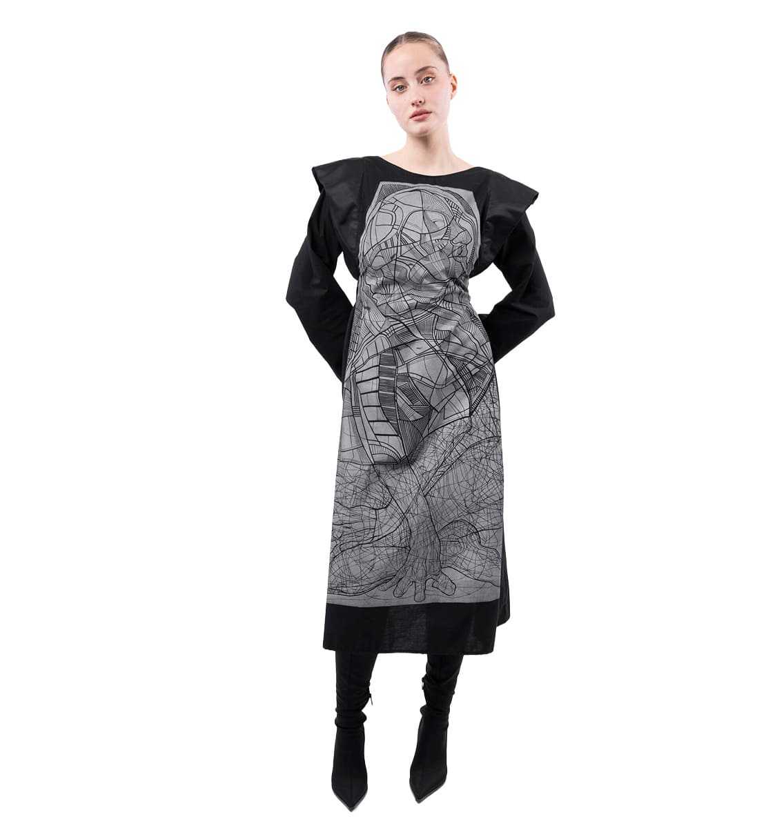 Sirova fotografija odjeće na lutki prije obrade