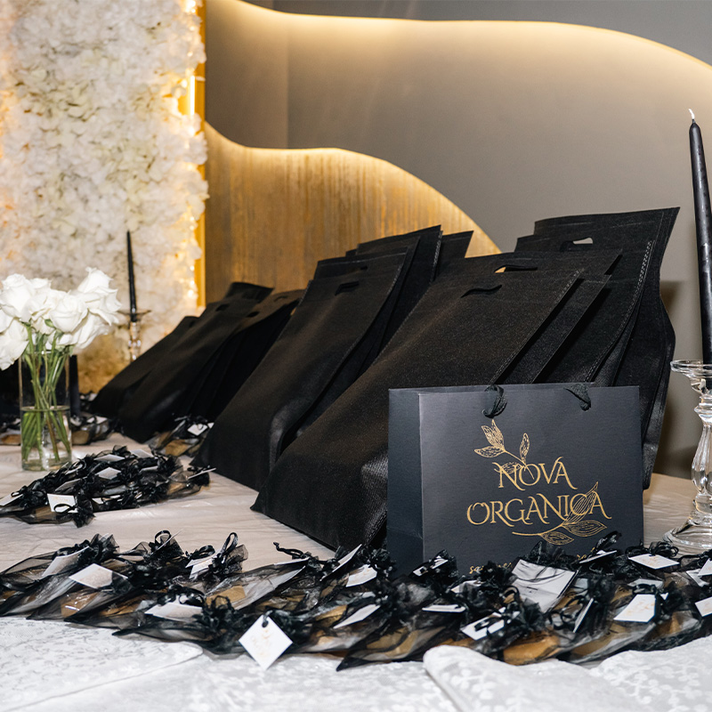 Swarovski gala event — scenografija i detalji postava, pokloni i dekor