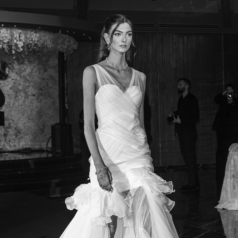 Swarovski gala event — model u bijeloj tul haljini s Swarovski nakitom